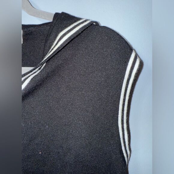 La Vila Milano Black & White Nautical Style Gold Button Top Size Medium NWT - Picture 3 of 8